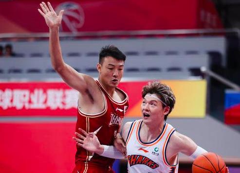上海男篮9连胜，李春江该感谢2人，1人让杜锋喝彩，另1人提升球队(2)
