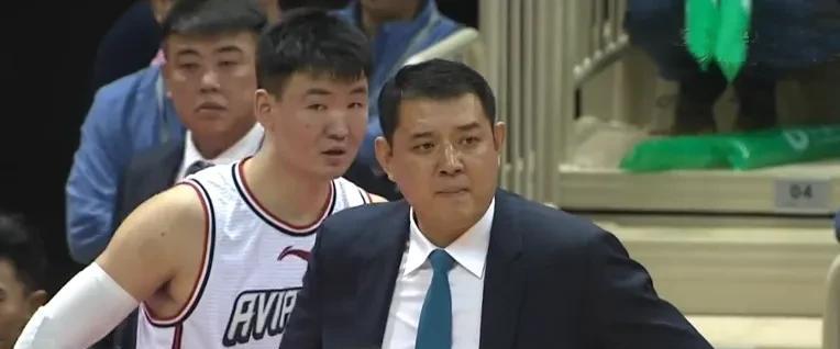 杨毅说: 巩晓彬在篮球圈的地位，山东的篮球皇帝，中国最好大前锋(3)