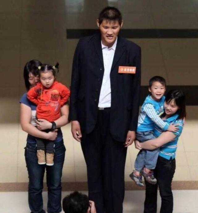 身高2米46，号称姚明接班人！中国第一巨人赵亮为何没进CBA？(2)