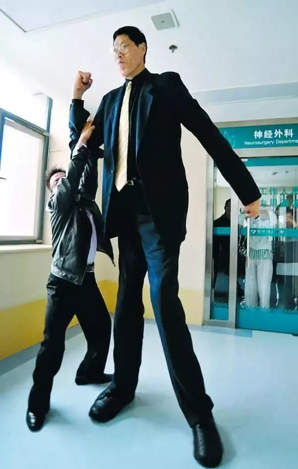 身高2米46，号称姚明接班人！中国第一巨人赵亮为何没进CBA？(3)