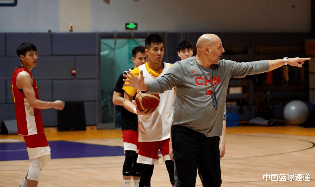 中国男篮热身赛对阵上海，李春江或派三外援出场，乔帅实战考察球员！(1)