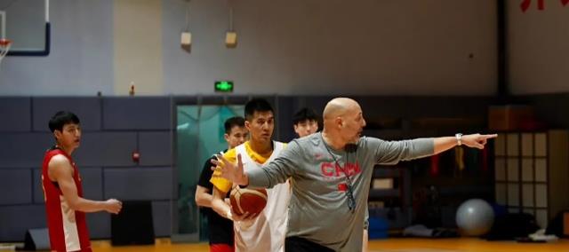 中国男篮已演练近30套战术！还是要兼顾基本功练习？(2)