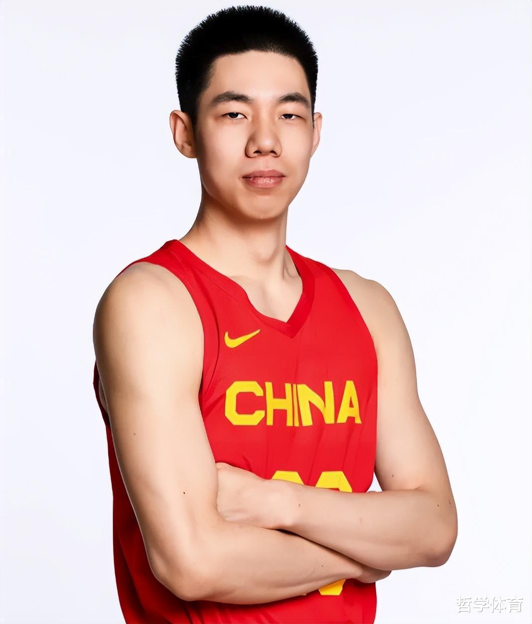 世预赛！中国男篮定妆照出炉，周琦明显壮了，张镇麟改变了形象(15)