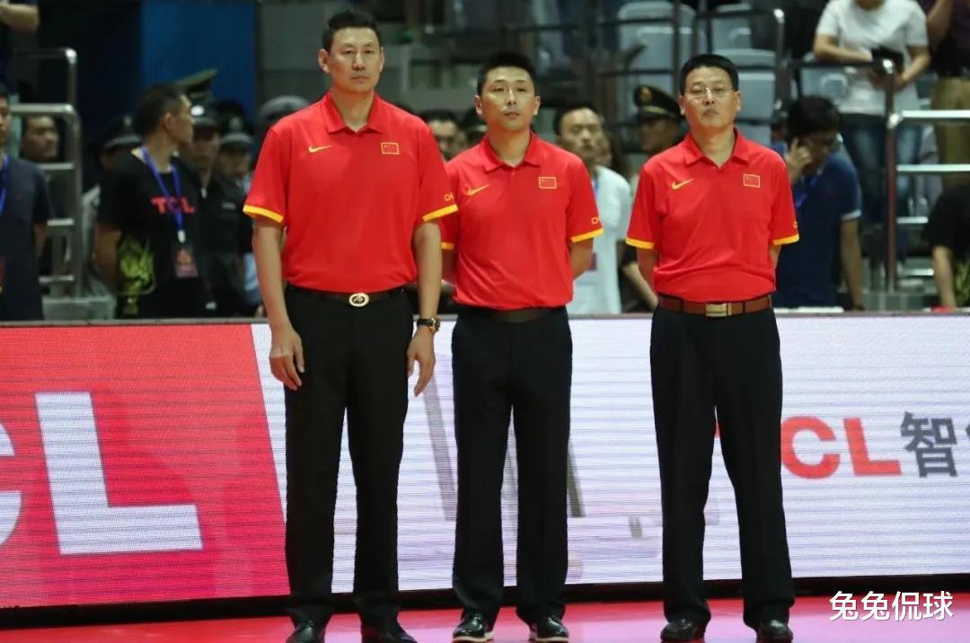 越来越觉得中国男篮现在的中方教练组这个奇葩设置完全就是一个摆设！(3)