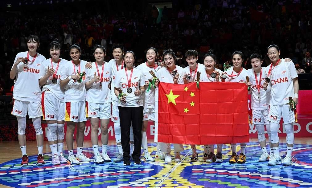 中国女篮被授予全国三八红旗集体称号(1)