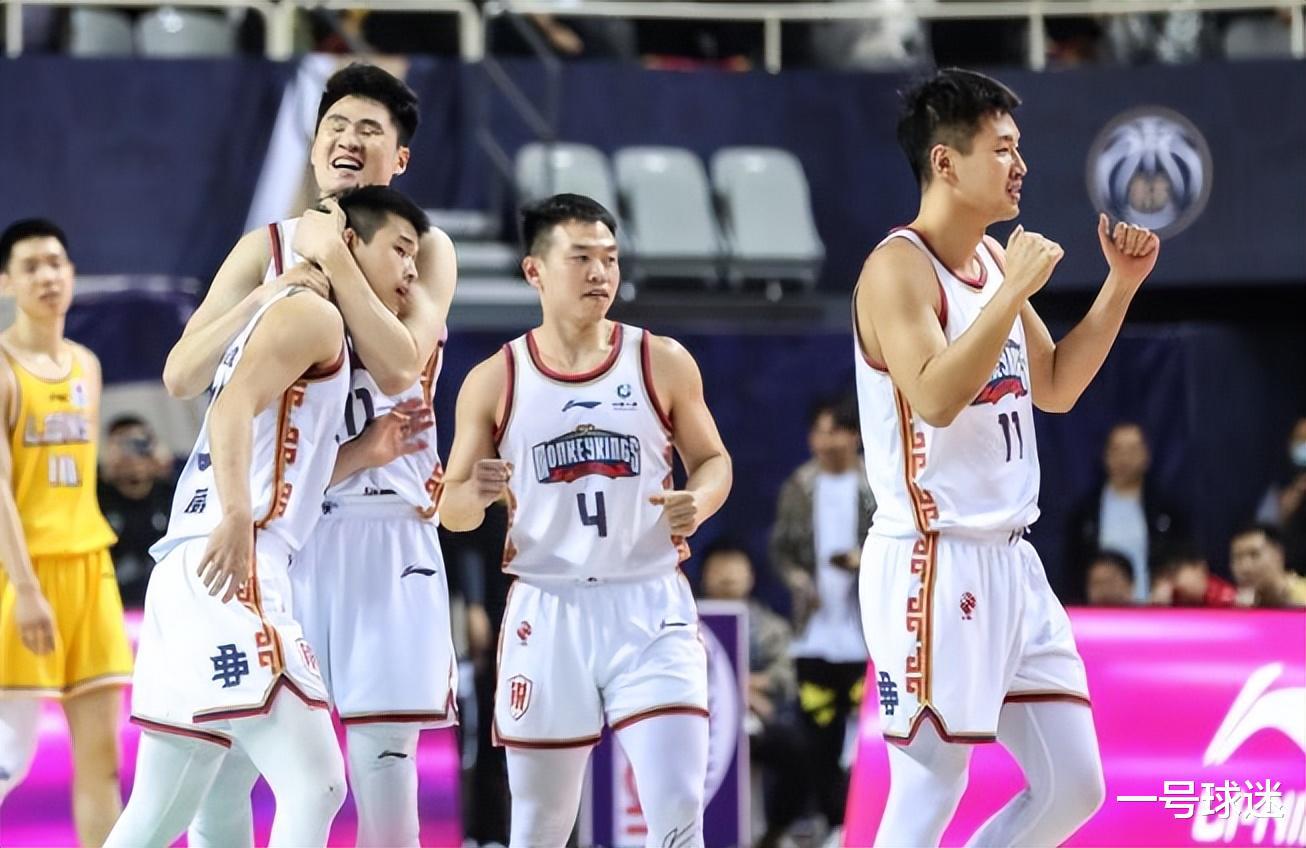 中国篮球有希望了，19岁天才后卫崛起，一战成名，郭艾伦位置不保(3)