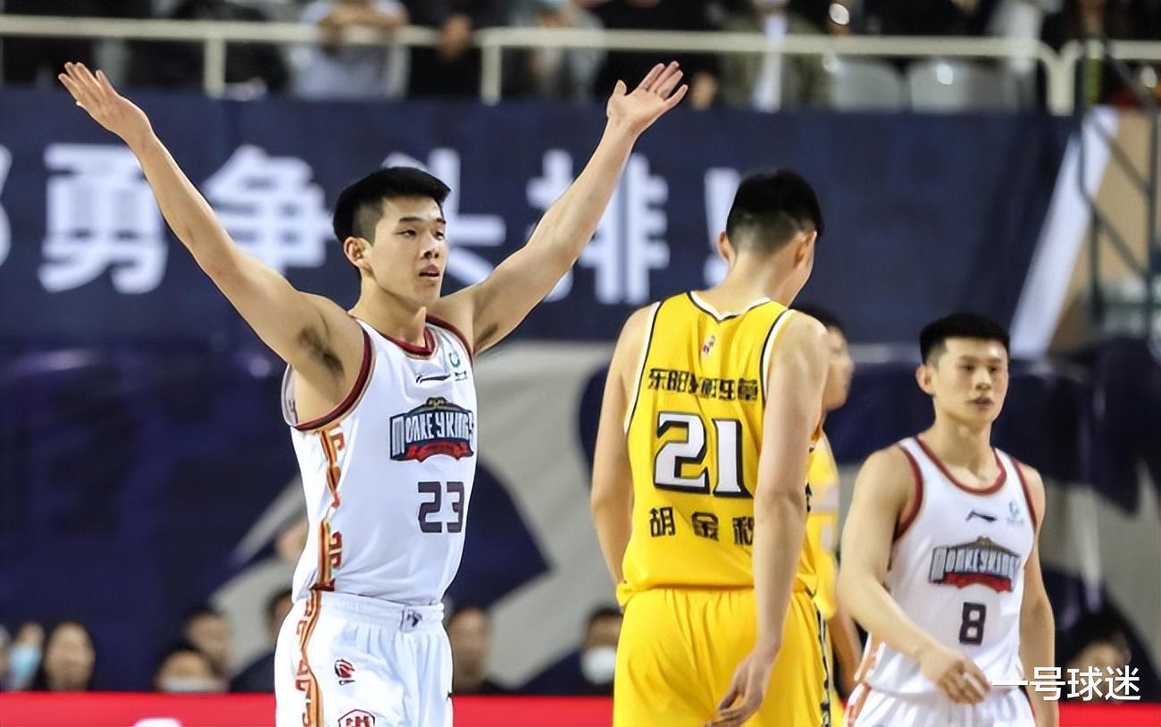 中国篮球有希望了，19岁天才后卫崛起，一战成名，郭艾伦位置不保(4)