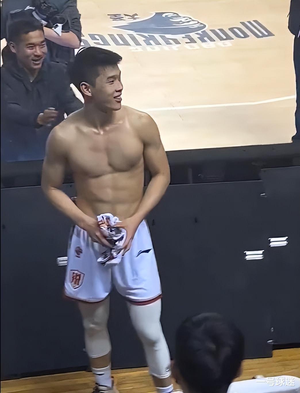 中国篮球有希望了，19岁天才后卫崛起，一战成名，郭艾伦位置不保(8)
