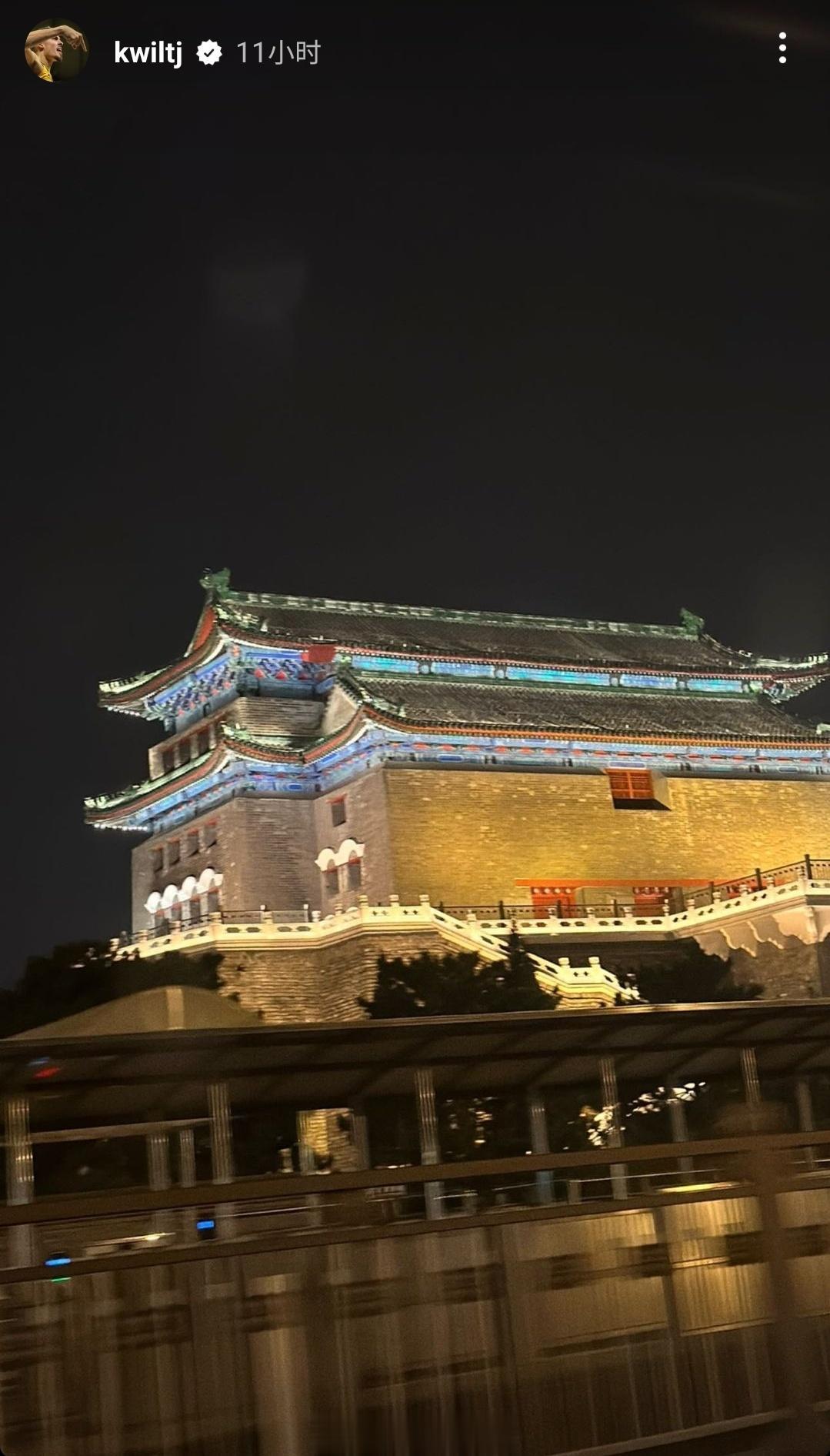 浙江广厦京城两连客，这给了喜欢游览城市的外援威尔哲逛北京的机会，他和首钢外援尼克(2)