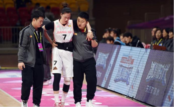 中国女篮再添新希望：许晨妍单场成绩出众，无数人看好她的发展(3)