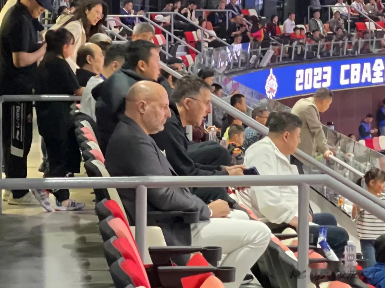 中国男篮主帅乔尔杰维奇：深圳队被绝杀主教练有一点被忽视了。
CBA半决赛深圳主场(1)