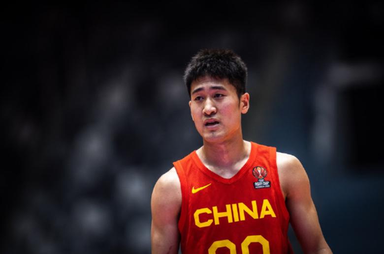 困境加剧！中国男篮备受争议，球迷担忧不已(5)