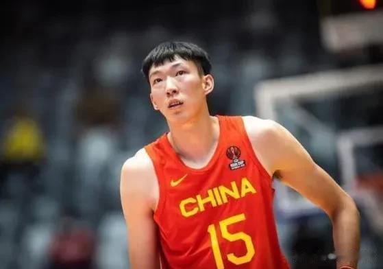 虽然新疆男篮已经获得中国篮协取消处罚的认定，但周琦与球队之间的合同纠纷，令他的未(1)
