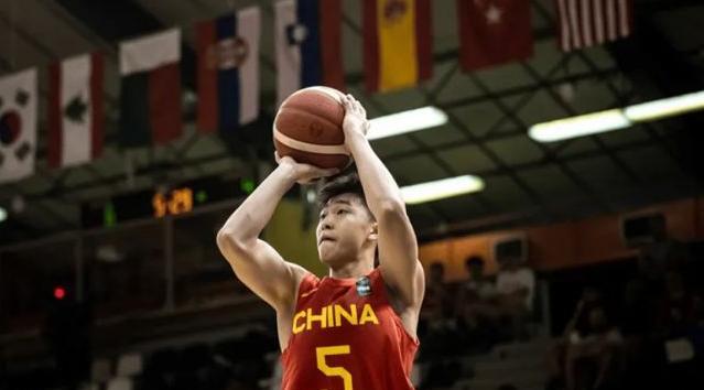 中国男篮20分大败！遭遇大逆转，双子星表现出色，主帅惹争议(4)
