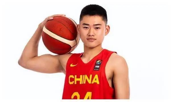 中国男篮在世界杯中惨遭加拿大两连败，本场比赛揭示了三大让人哭笑不得的事实！

其(1)