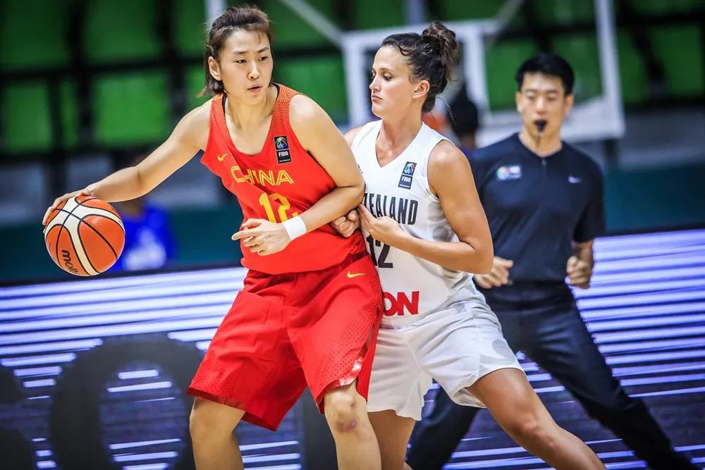 车轮大战，直通奥运！中国女篮以80比46大胜新西兰 12名队员车轮战，内外结合，(4)