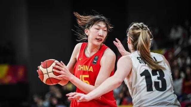 车轮大战，直通奥运！中国女篮以80比46大胜新西兰 12名队员车轮战，内外结合，(7)