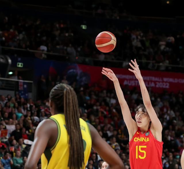 中国女篮对阵澳大利亚，只需做到3点，主打内线，注意篮板球卡位(2)