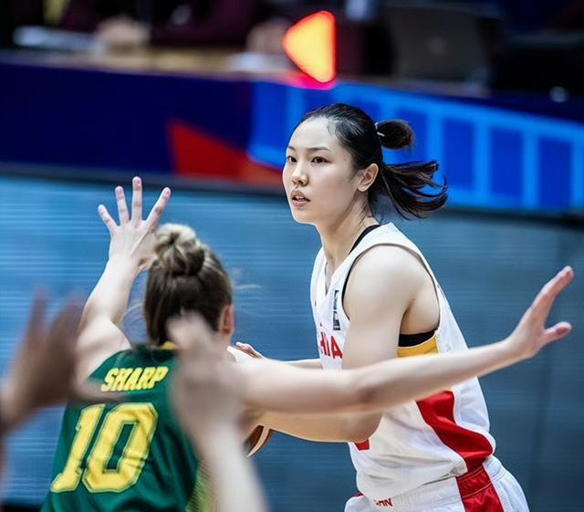 中国女篮对阵澳大利亚，只需做到3点，主打内线，注意篮板球卡位(3)