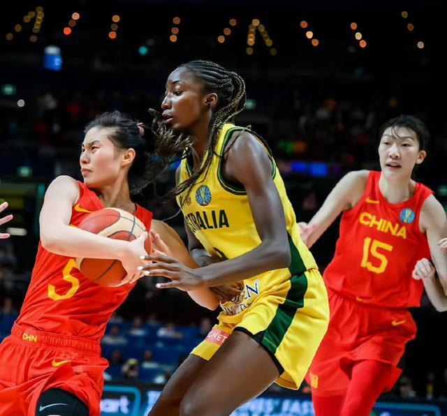 中国女篮对阵澳大利亚，只需做到3点，主打内线，注意篮板球卡位(4)