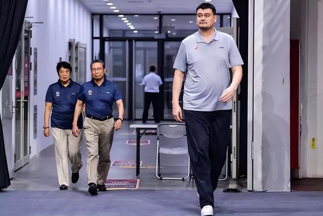 43岁的姚明，还能扛起“中国篮球”多久？(4)
