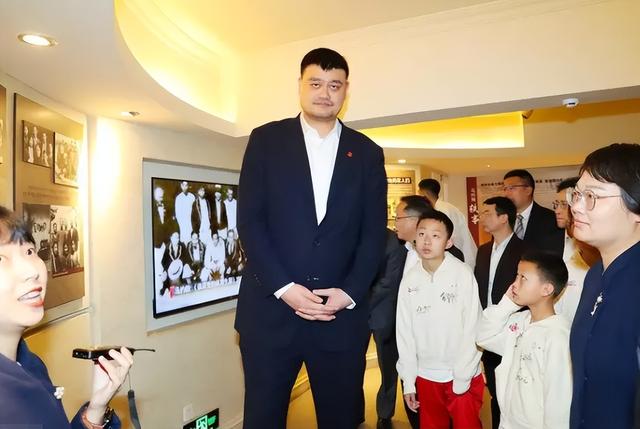 43岁的姚明，还能扛起“中国篮球”多久？(7)