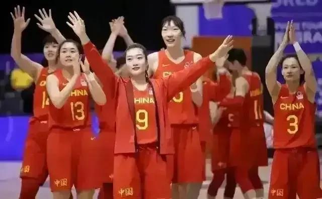 中国女篮决战澳大利亚，央视做出意外决定，李梦韩旭争冠因祸得福(2)