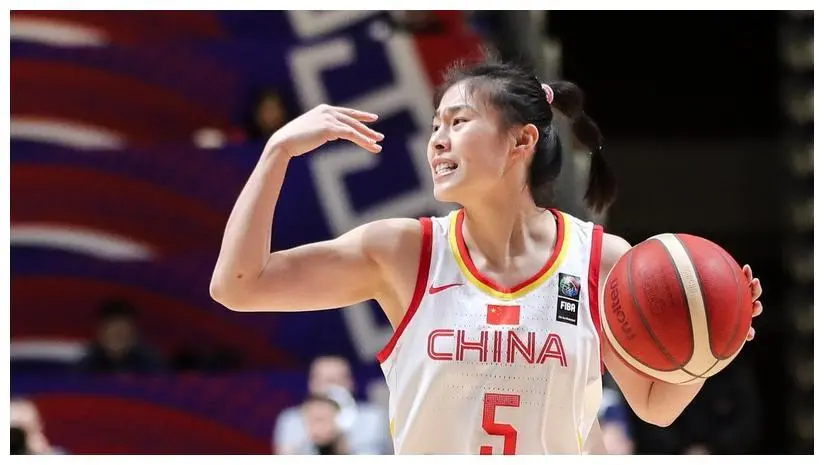 最近，中国女篮荣获重要的冠军头衔，郑薇教练功不可没。(1)