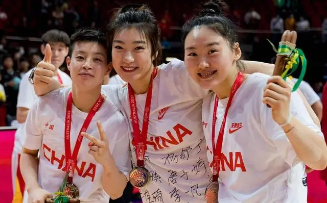 最近，中国女篮荣获重要的冠军头衔，郑薇教练功不可没。(3)