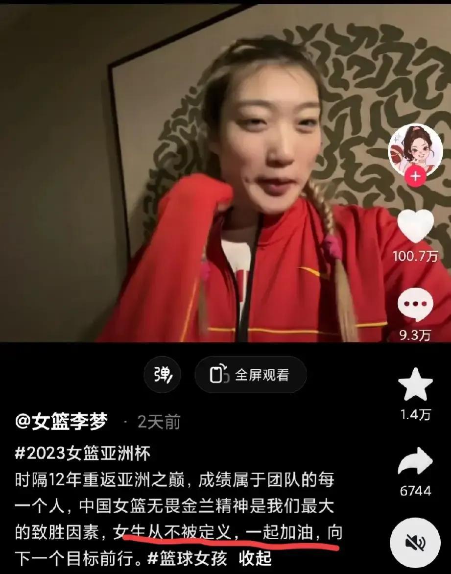 中国女篮李梦刚刚到达华胜顿，就网友问她膝盖伤情做了回复：现在还有些肿，弯腰伸直都(3)