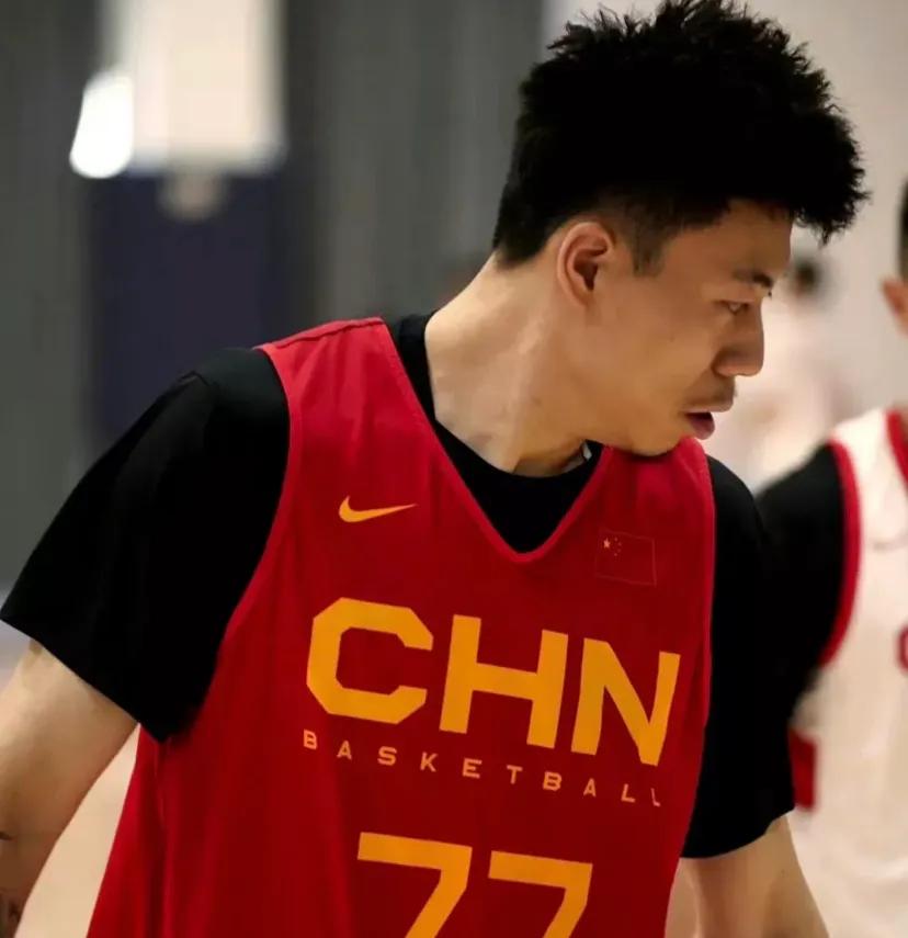 中国男篮目前有一支实力强大的锋线阵容，但是裁掉3人是必要的。经过仔细考虑，我认为(1)