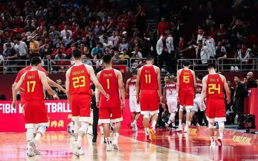 男篮世界杯中国队落选这五个人和入选的五个人来一场比赛，哪队可以取胜

落选队
1(1)