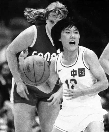 有一说一，中国女篮历史最佳的阵容：

1、控卫——丛学娣
丛学娣，她的身影宛如一(1)