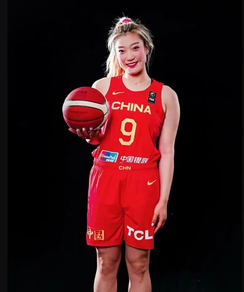 有一说一，中国女篮历史最佳的阵容：

1、控卫——丛学娣
丛学娣，她的身影宛如一(3)