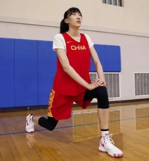 有一说一，中国女篮历史最佳的阵容：

1、控卫——丛学娣
丛学娣，她的身影宛如一(4)