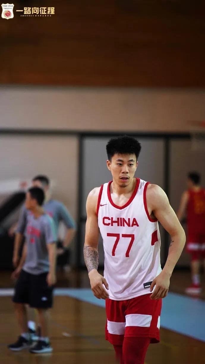 中国男篮欧洲拉练18人汗流浃背！
男篮世界杯日益临近，
这是中国男篮近四年的大考(3)