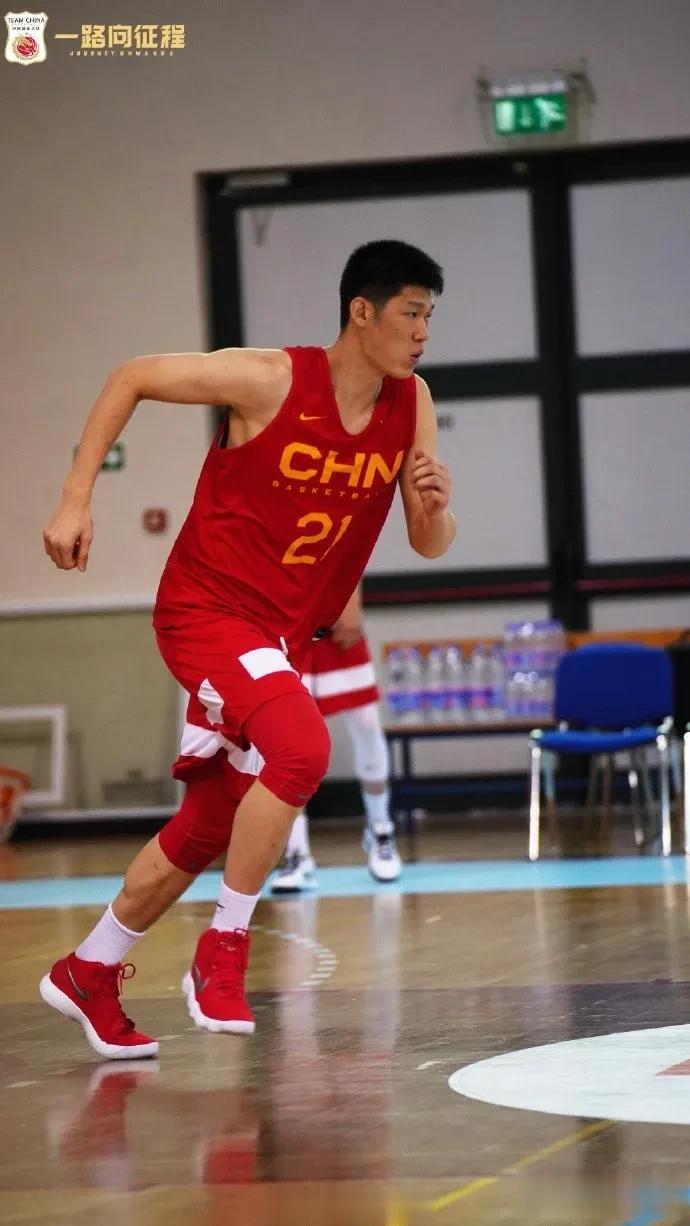 中国男篮欧洲拉练18人汗流浃背！
男篮世界杯日益临近，
这是中国男篮近四年的大考(10)