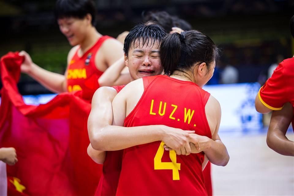 随着中国U19女篮58:75不敌日本，我意外地发现了2个可笑的事实！
1，同样是(1)