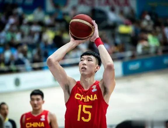 昨晚，中国篮协通过官方微博发布最新消息，宣布中国男篮集训名单调整的通知，引发球迷(9)