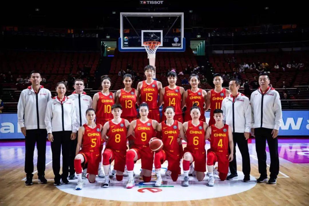 中国女篮5个主力数据分析

初慧萱场均5.33分，2篮板，3.5助攻，0.33抢(1)