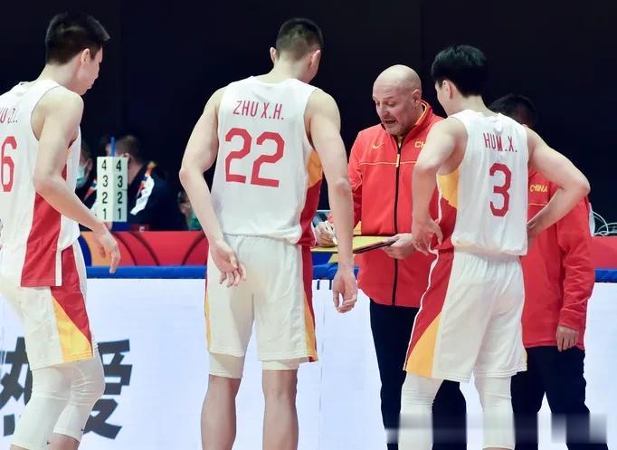 中国男篮最被高估的5大球星是他们，成为不容争辩的事实，乔帅通过欧洲热身赛会重新评(1)