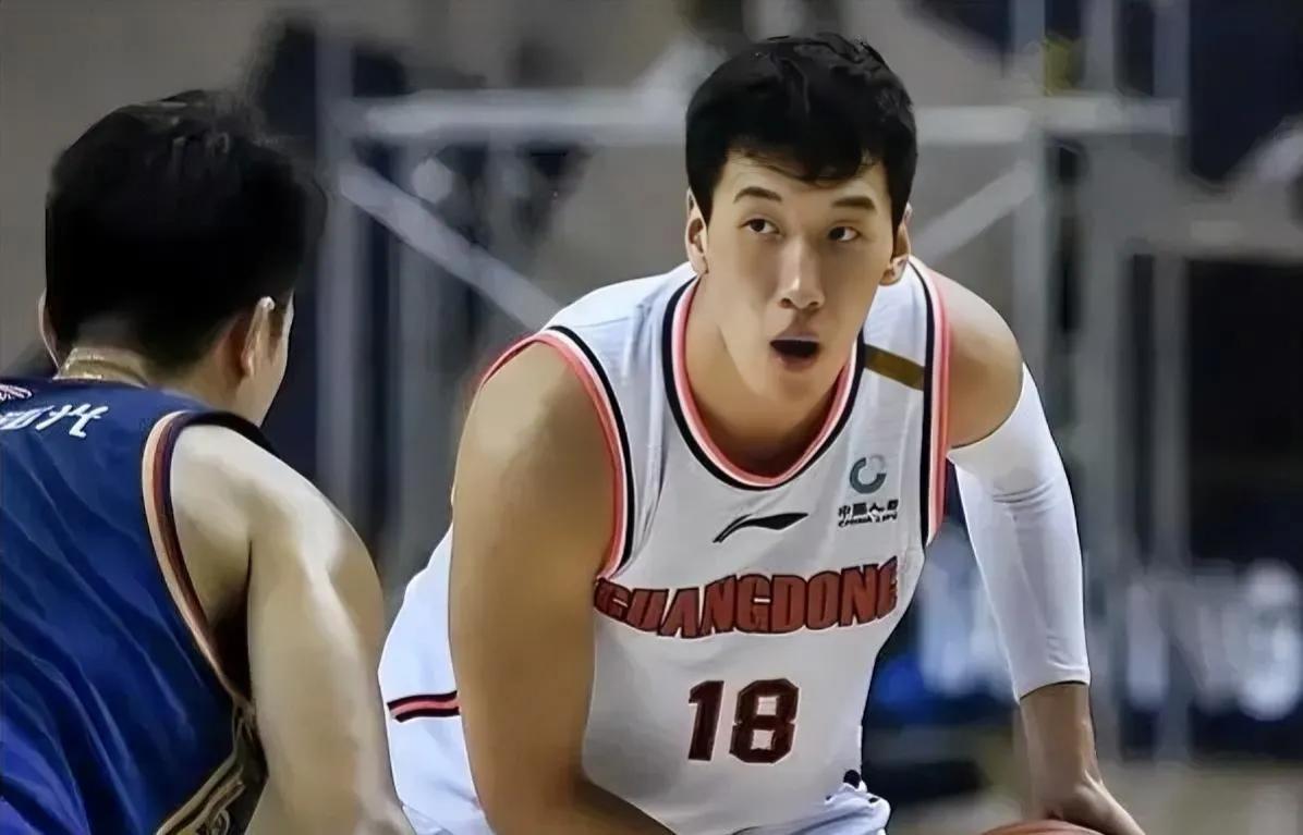 杜润旺回到广东宏远！

不久前杜润旺加入了中国男篮集训队参加合练，不过杜润旺的表(1)