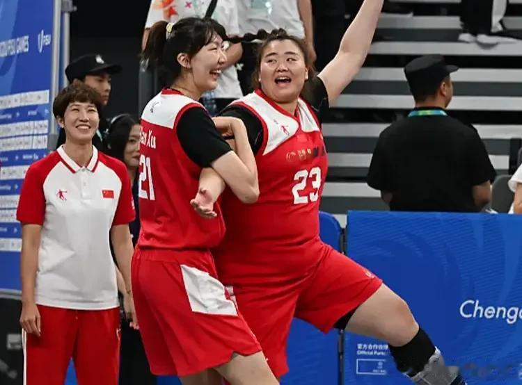 中国大运会女篮和男篮对比:

1，男篮打不过台北省队，输了13分，女篮22分吊打(1)