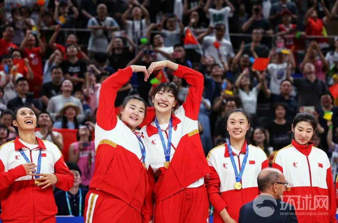 WNBA纽约自由人教练：“恭喜中国女篮获得大运会冠军，韩旭的表现还是很亮眼的，她(1)