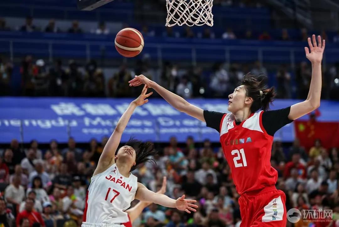 WNBA纽约自由人教练：“恭喜中国女篮获得大运会冠军，韩旭的表现还是很亮眼的，她(2)