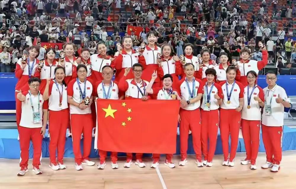 中国女篮其实很关注大学生女篮！

近日，中国大学生女篮运动员火了，让很多人觉得这(4)