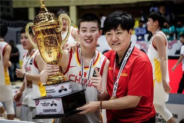 从学弟：中国女篮历史上首位入选中国篮球名人堂的组织后卫(6)