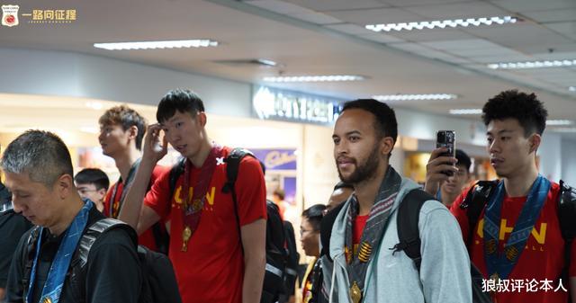 男篮抵达菲律宾！球员身体疲惫取消首训 3天后首秀迎战塞尔维亚(4)