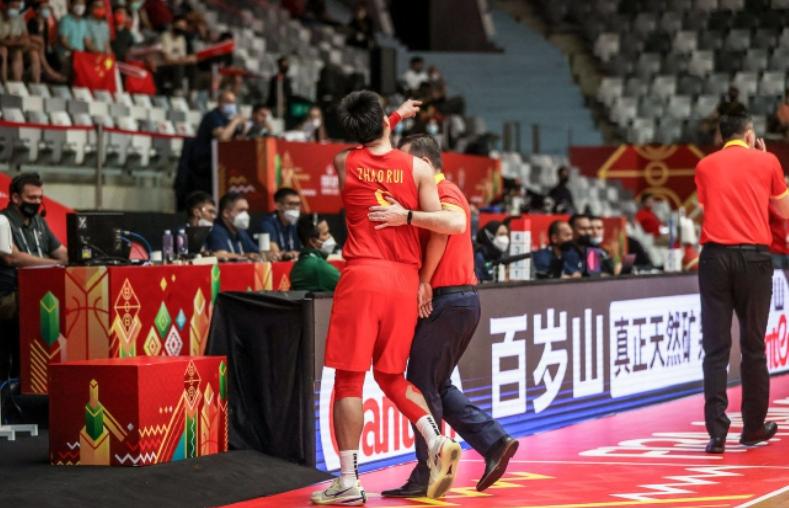 中国男篮迎来大喜讯！新教练人选揭晓，背后两点原因！(1)