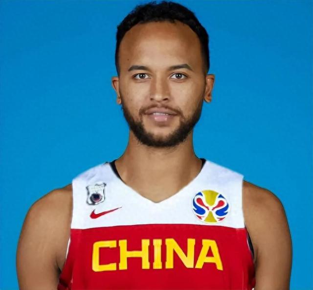 新一期中国男篮12人大名单，两名广东籍球员入选，东北球员过半(2)